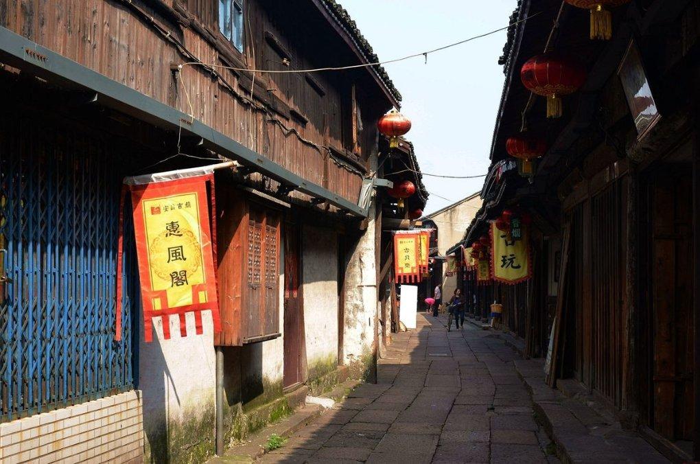 探索吉鹿力,发现问题答案的新社区小户型卫生间怎么能在低预算情况下把收纳做到极致呢?